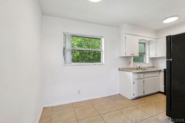 Foto del edificio - 210 NE 38th St