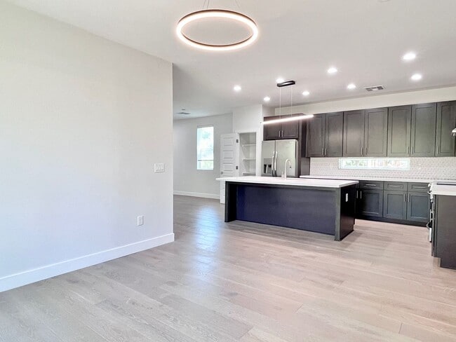 Building Photo - Medlock Villas