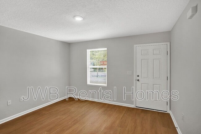 Building Photo - 2208 Spires Ave