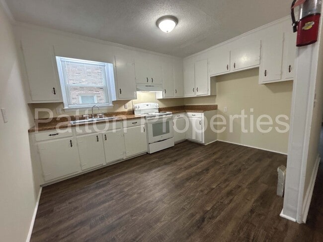 Building Photo - 7032 Fairmont Rd