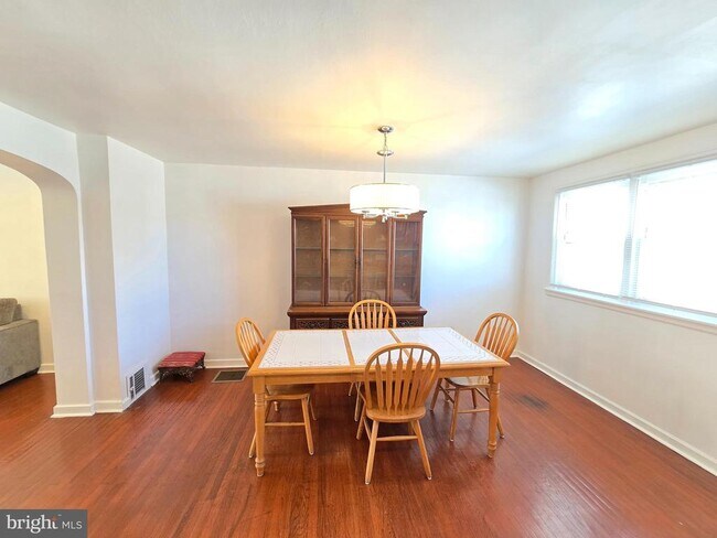 Building Photo - 2849 Hellerman St