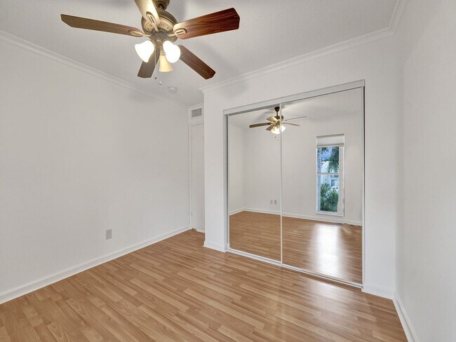 Building Photo - Beautiful 2 bedroom 2 bath Condo