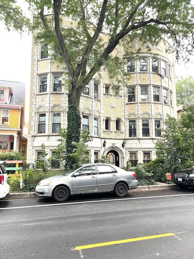 Building Photo - 1527 W Pratt Blvd