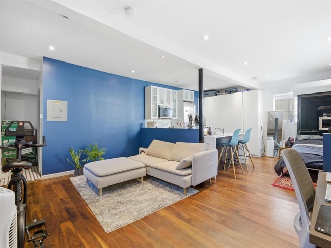 Building Photo - 158 New York Ave