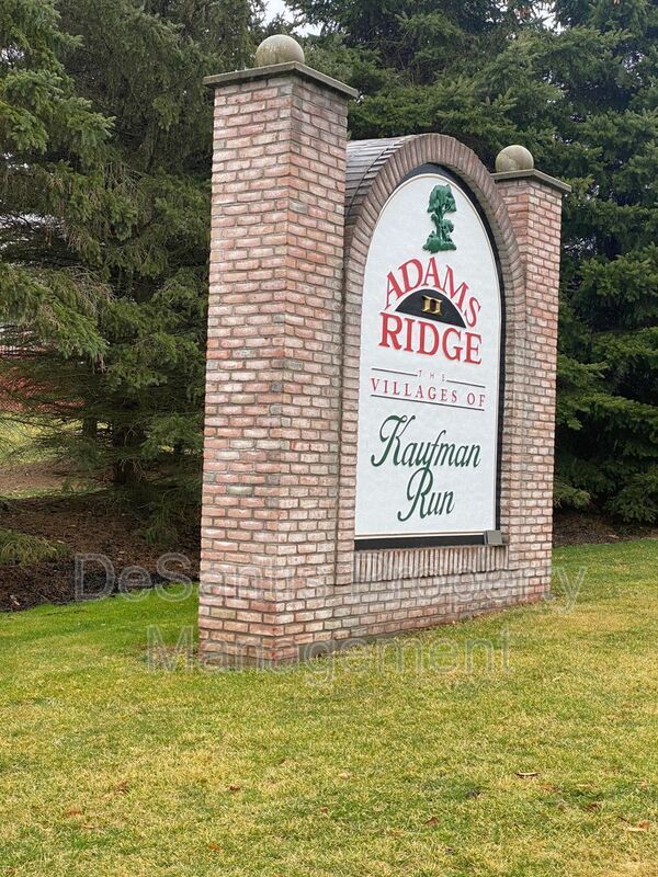 Foto del edificio - 640 E Village Green Blvd