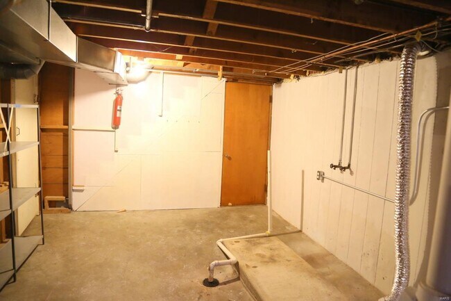 Building Photo - 840 Pershall Rd