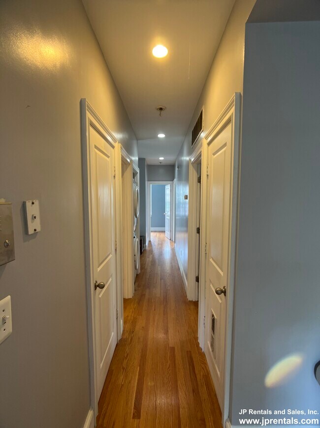 Building Photo - 111 Heath St