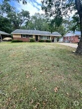 Building Photo - 526 Englewood Dr