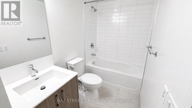 Photo du bâtiment - 4010 Eglinton Ave W