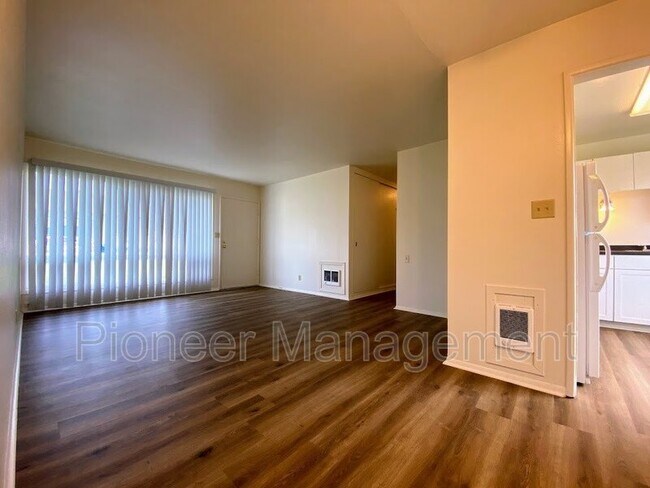 Foto del edificio - 793 NE Alameda Ave