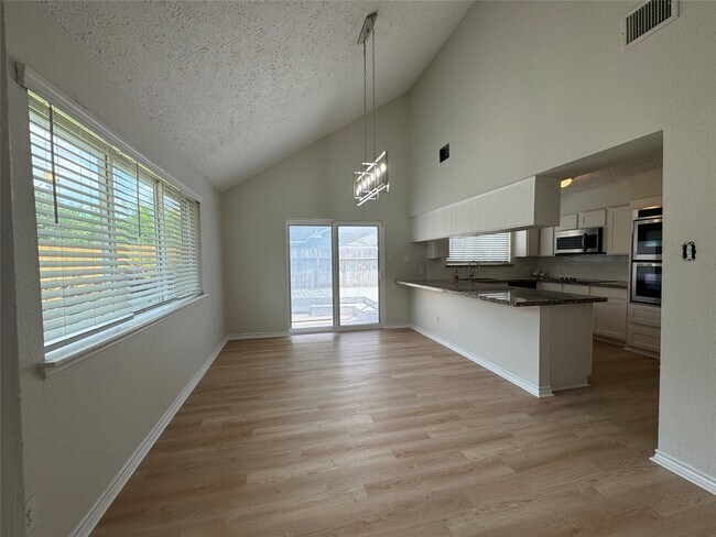 Foto del edificio - 22018 Elsinore Dr