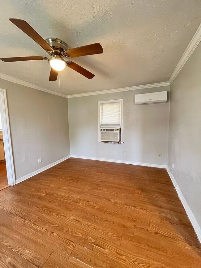 Foto del edificio - 2 Bed 1 Bath