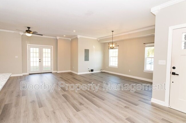 Building Photo - 18 Michigan Ln