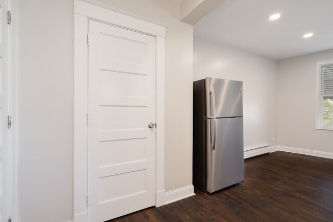 Foto del edificio - 3400 University Ave – Where Historic Charm...