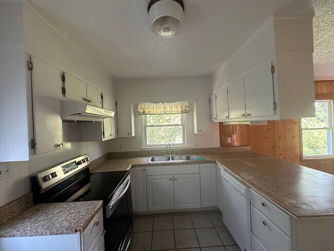 Building Photo - 555 Cimarron Dr