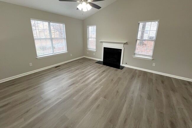Building Photo - 5819 Bellingrath Way