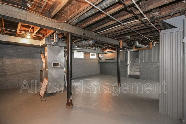 Building Photo - 174 E 212th St