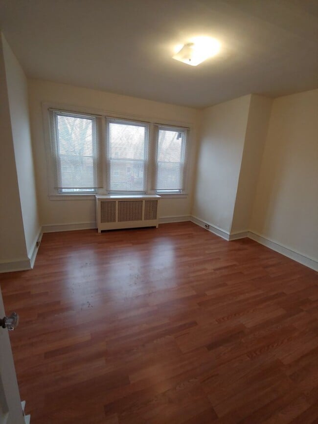Building Photo - 5903 N Mascher St
