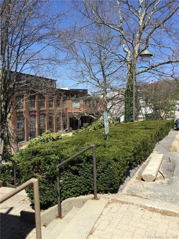 68 Thermos Ave Unit 327, Norwich, CT 06360 Condo for Rent in Norwich