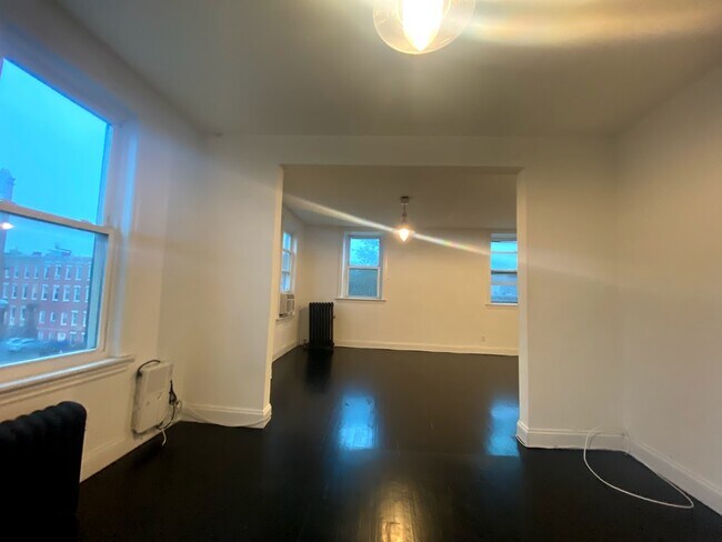 Foto del edificio - 692 Bergen Ave