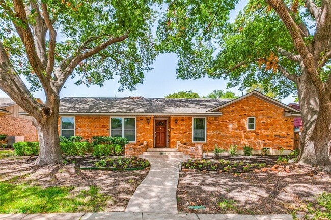 Building Photo - 7739 La Manga Dr