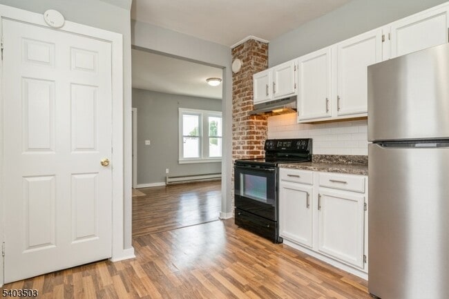 Building Photo - 97 Allen St