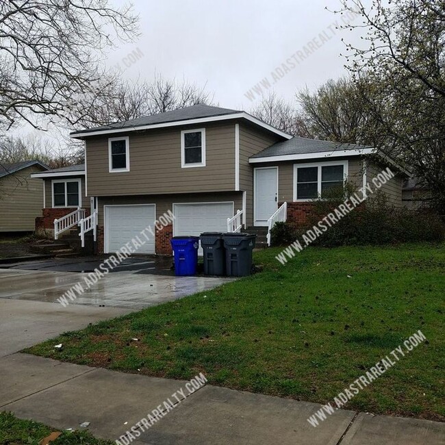 Building Photo - Spacious Olathe Duplex-Available NOW!!!