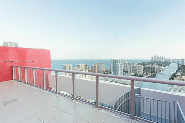 Foto del edificio - 2600 E Hallandale Beach Blvd