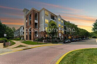 Building Photo - 4860 Eisenhower Ave