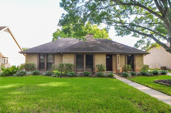 Foto del edificio - 3027 Colonial Dr