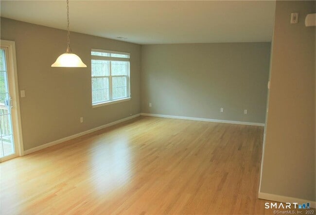 Building Photo - 16 Riverview Ct