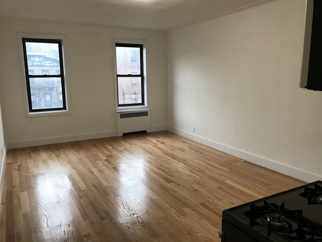 Primary Photo - 77 Linden Blvd