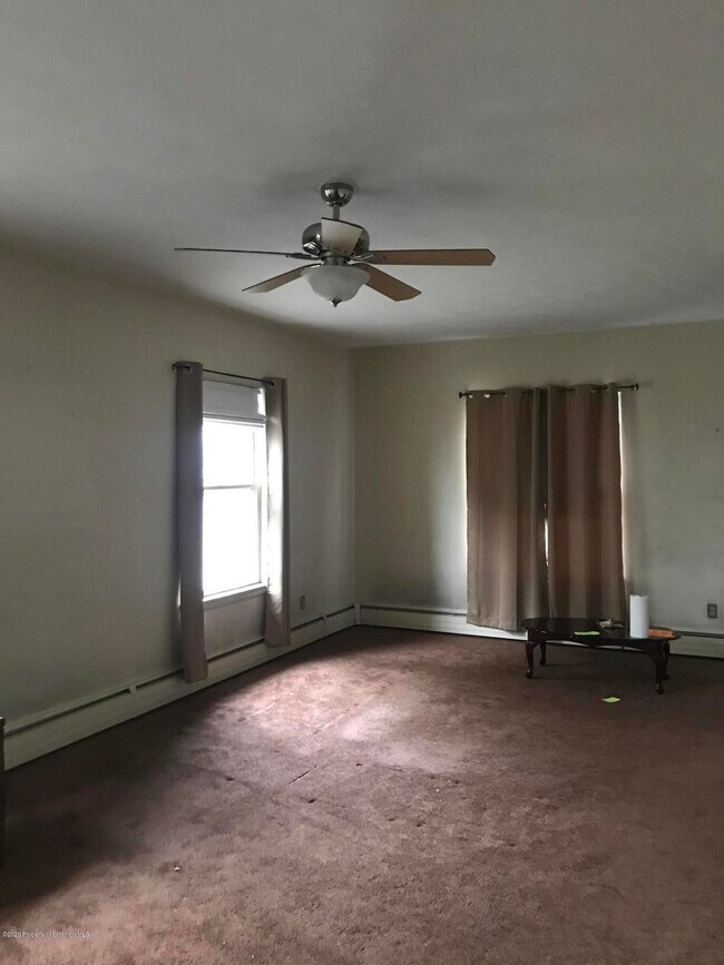 Building Photo - 925 N Webster Ave