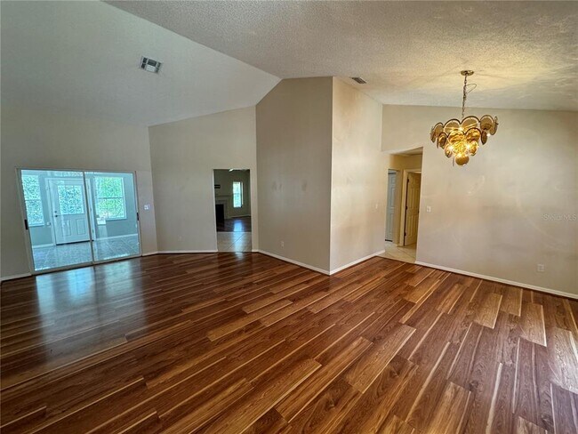 Foto del edificio - 302 Bluff Pass Dr