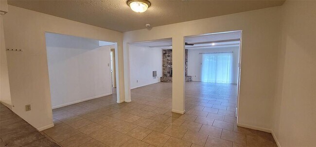 Building Photo - 2030 Little Cedar Dr