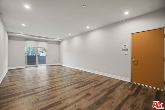 Foto del edificio - 838 N Hudson Ave