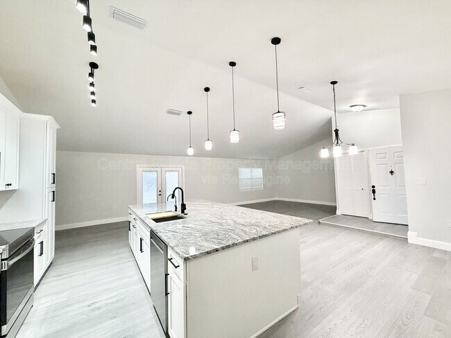 Foto del edificio - 1080 W Riviera Blvd