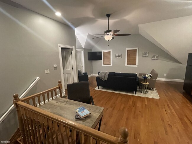 1 br, 1 bath House - Carriage House - Rear... - 4