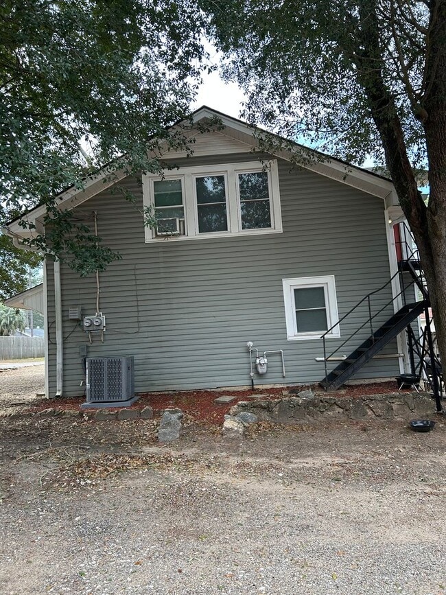 Building Photo - 822 7th Ave