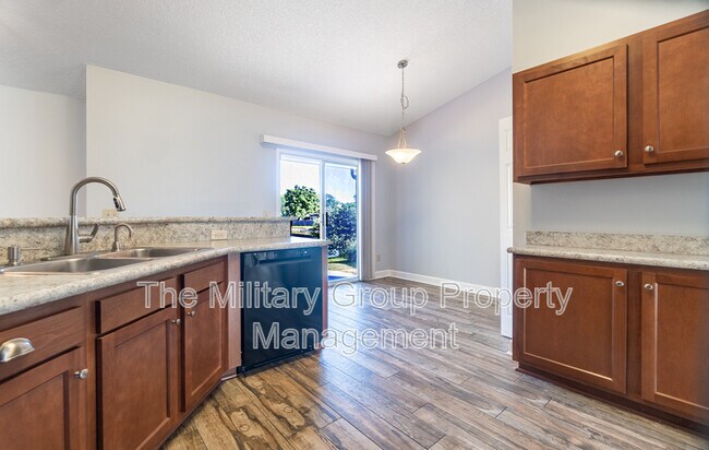 Foto del edificio - 341 Dijon Dr S