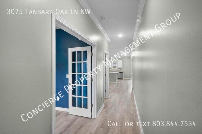 Foto del edificio - 3075 Tanbark Oak Ln NW