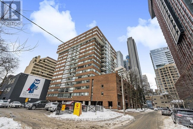 Building Photo - 15 McMurrich St