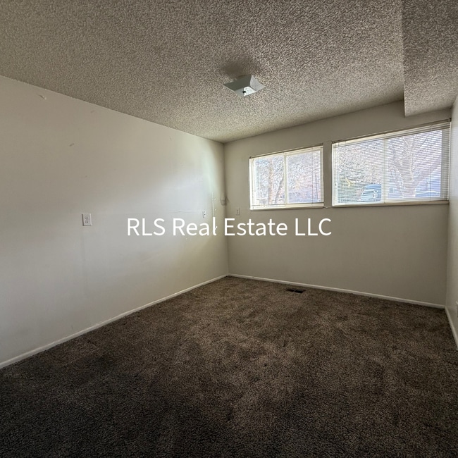 Building Photo - 8668 S 1500 E