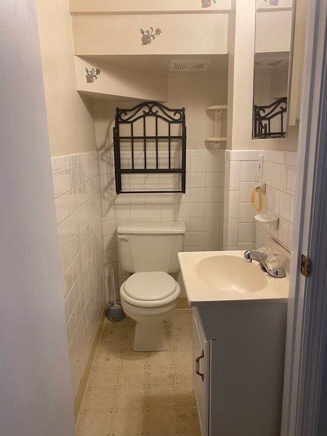 1/2 bath - 2719 MO-100