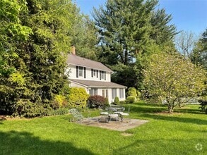 Building Photo - 5 Ludlam Ln