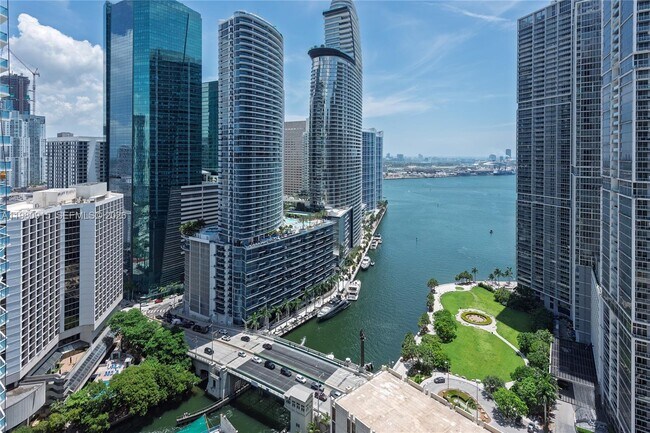 Foto del edificio - 77 SE 5th St