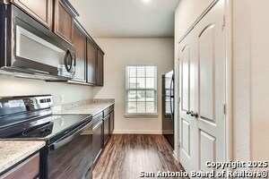 Foto del edificio - 3139 Rosalind Way