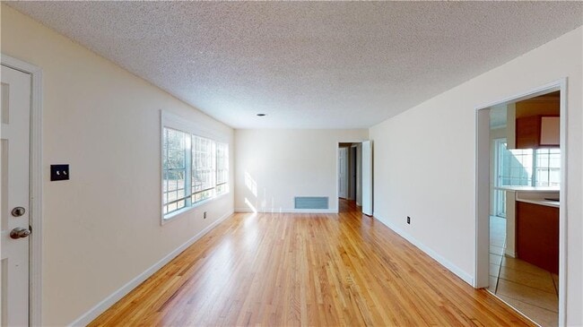 Building Photo - 5450 Lusann Dr