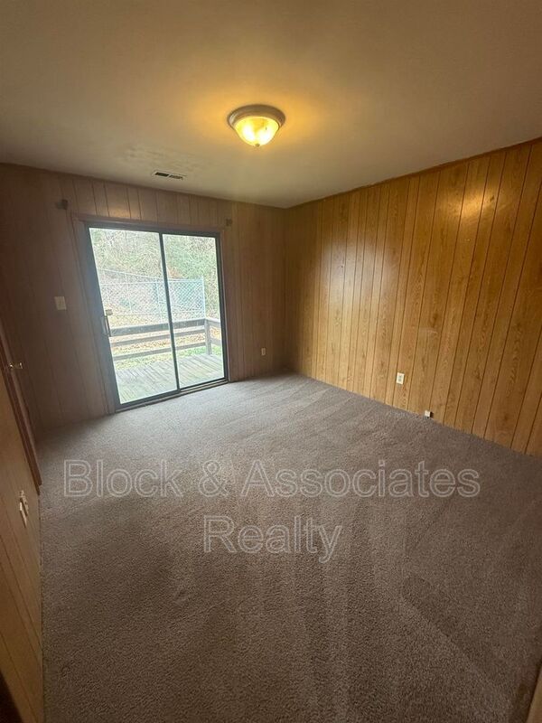 Foto del edificio - 242 Hughes St