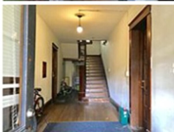 Entrada a los apartamentos - 816 S Boots St